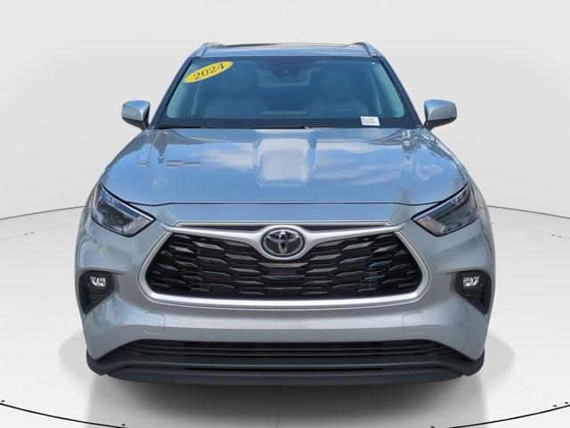 used 2024 Toyota Highlander car, priced at $42,991