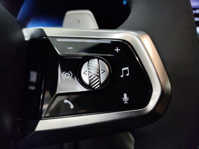 new 2025 BMW 760 car, priced at $130,535