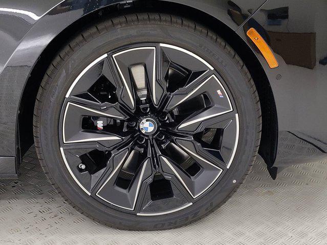 new 2025 BMW 760 car, priced at $130,535