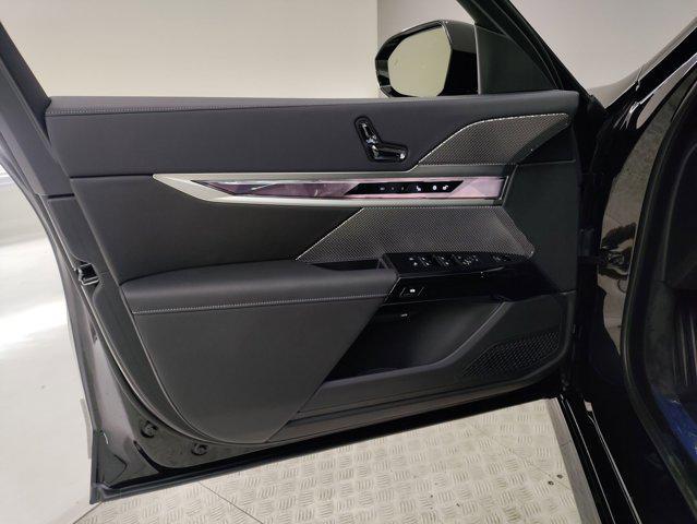 new 2025 BMW 760 car, priced at $138,185