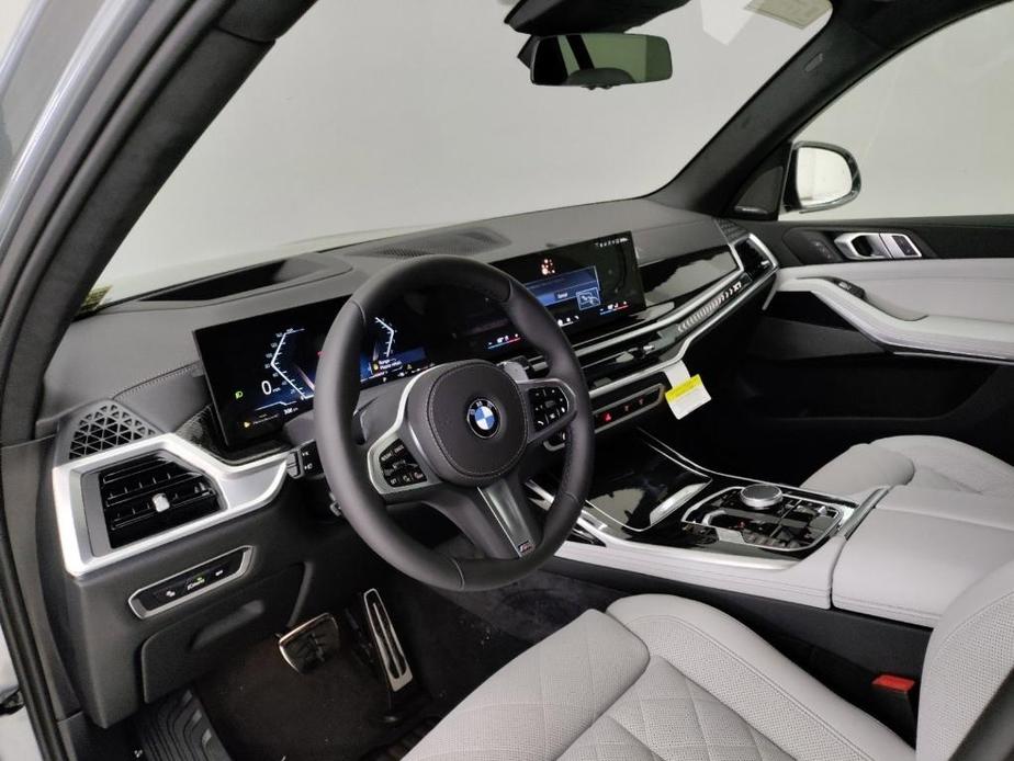 new 2025 BMW X7 car, priced at $93,925