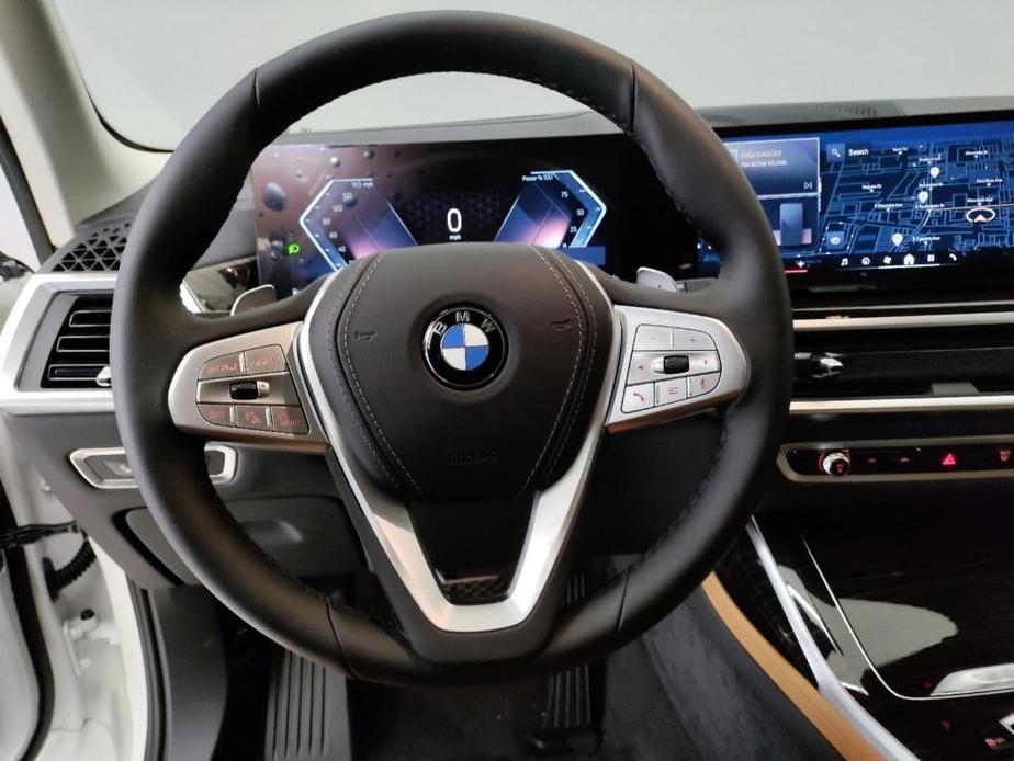 new 2025 BMW X7 car, priced at $90,095