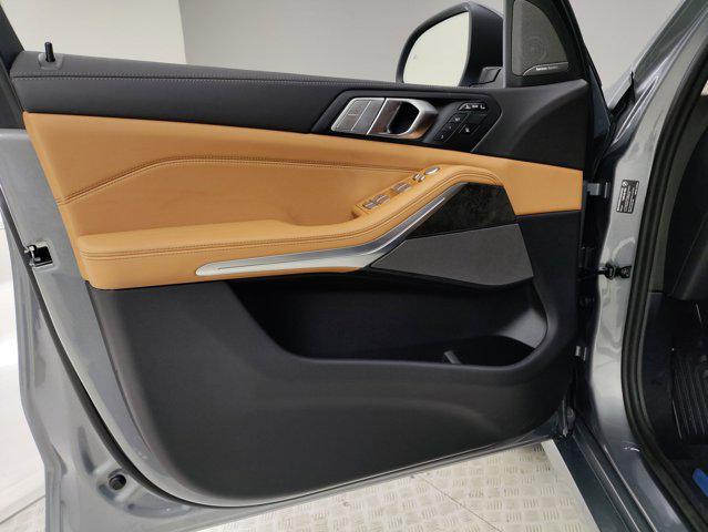 new 2026 BMW X7 car, priced at $90,565