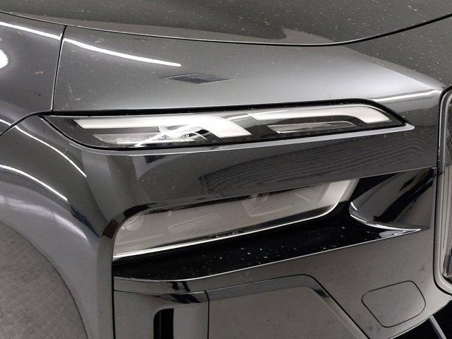 new 2025 BMW 760 car, priced at $134,205