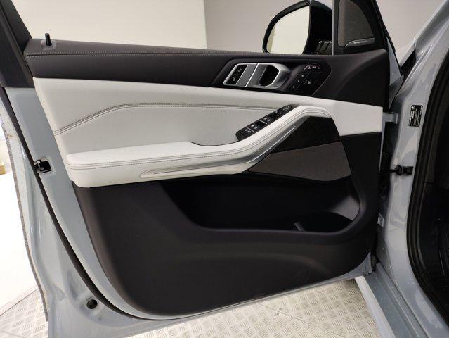 new 2026 BMW X7 car, priced at $98,625