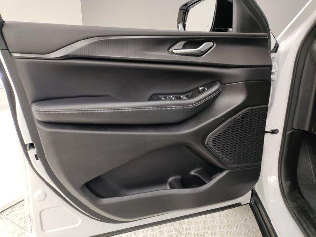 used 2024 Jeep Grand Cherokee car, priced at $29,998