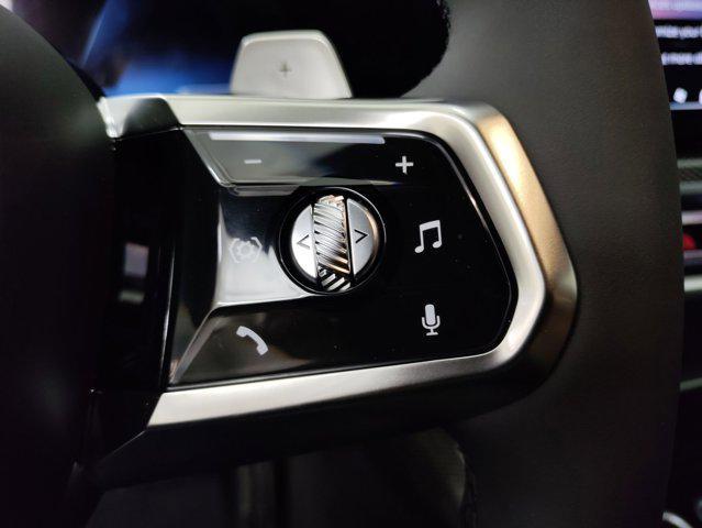 new 2025 BMW 760 car, priced at $133,285