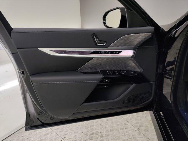 new 2025 BMW 760 car, priced at $133,285