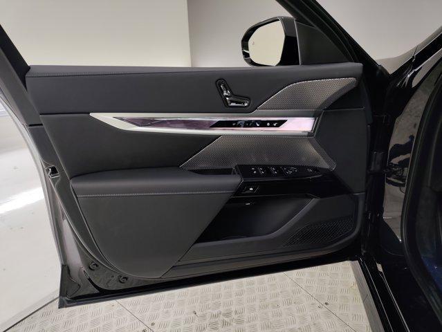 new 2025 BMW 760 car, priced at $133,285