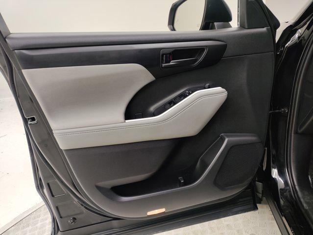 used 2020 Toyota Highlander car, priced at $26,888