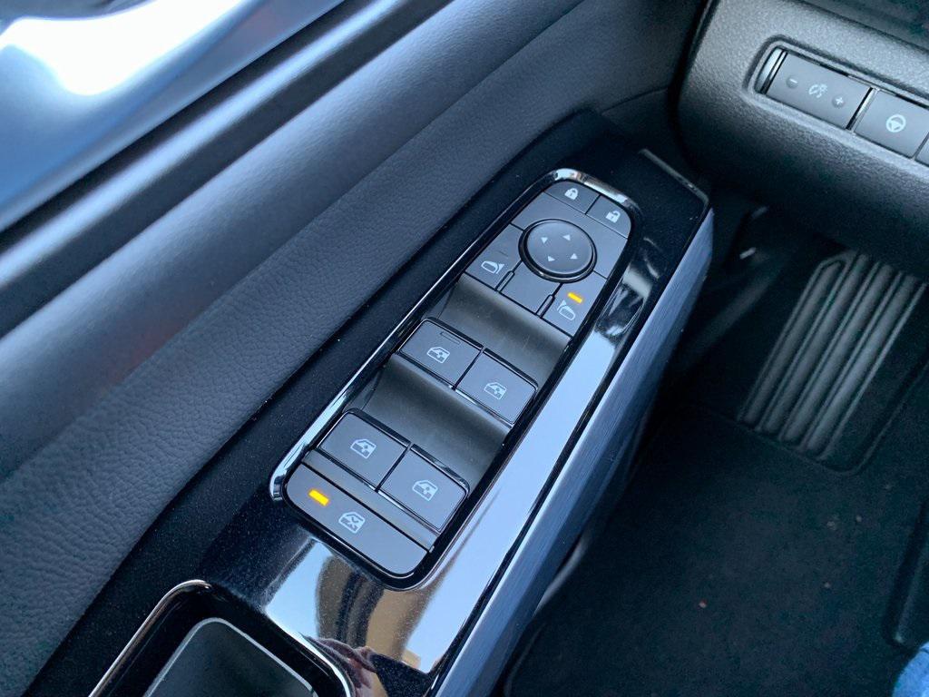 new 2025 Nissan Pathfinder car, priced at $39,085