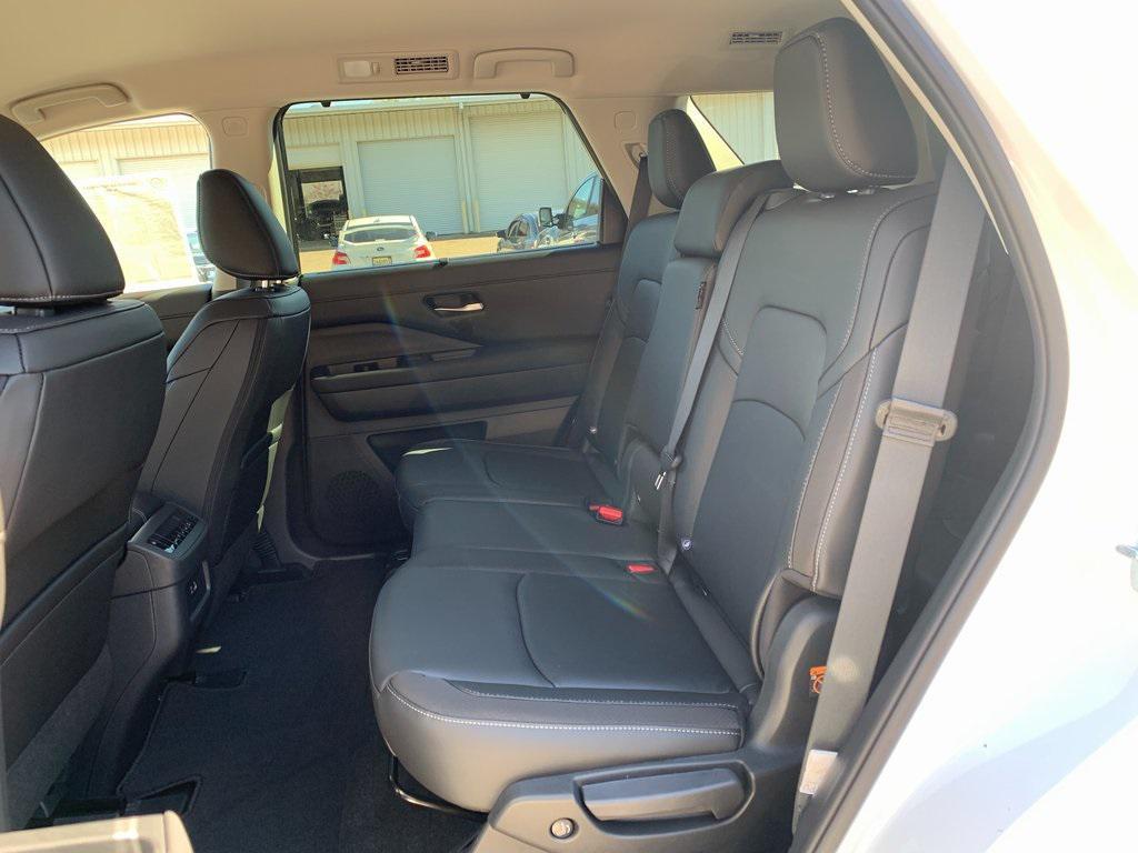 new 2025 Nissan Pathfinder car, priced at $39,085
