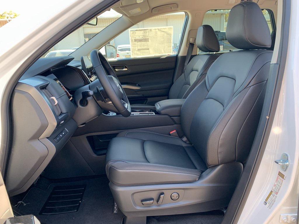 new 2025 Nissan Pathfinder car, priced at $39,085