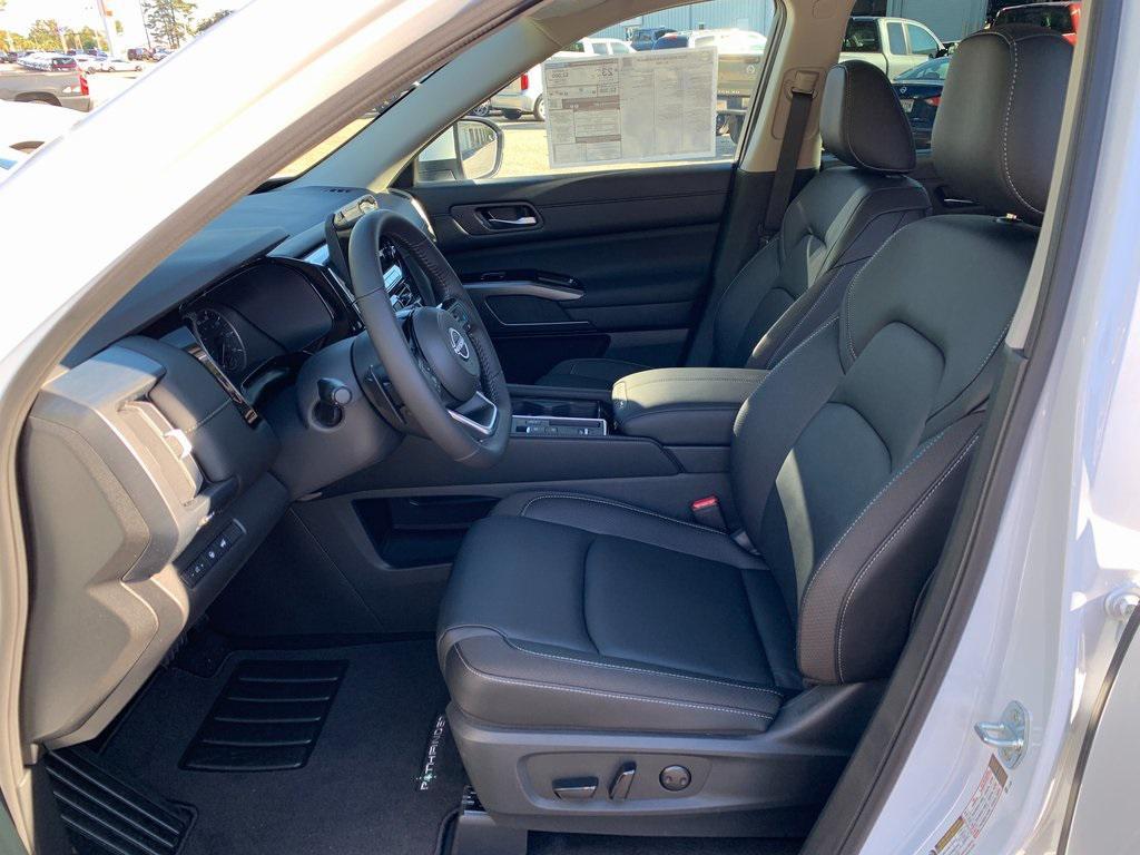 new 2025 Nissan Pathfinder car, priced at $38,186