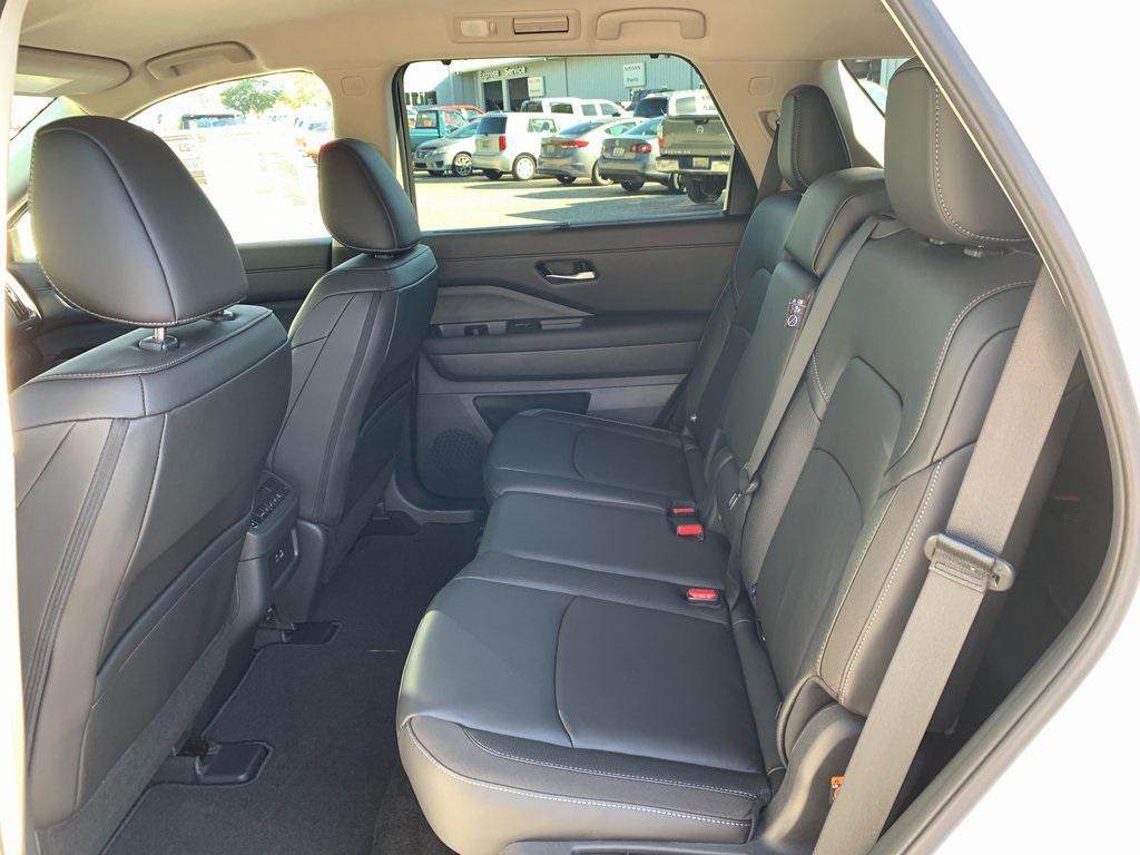 new 2025 Nissan Pathfinder car, priced at $38,186