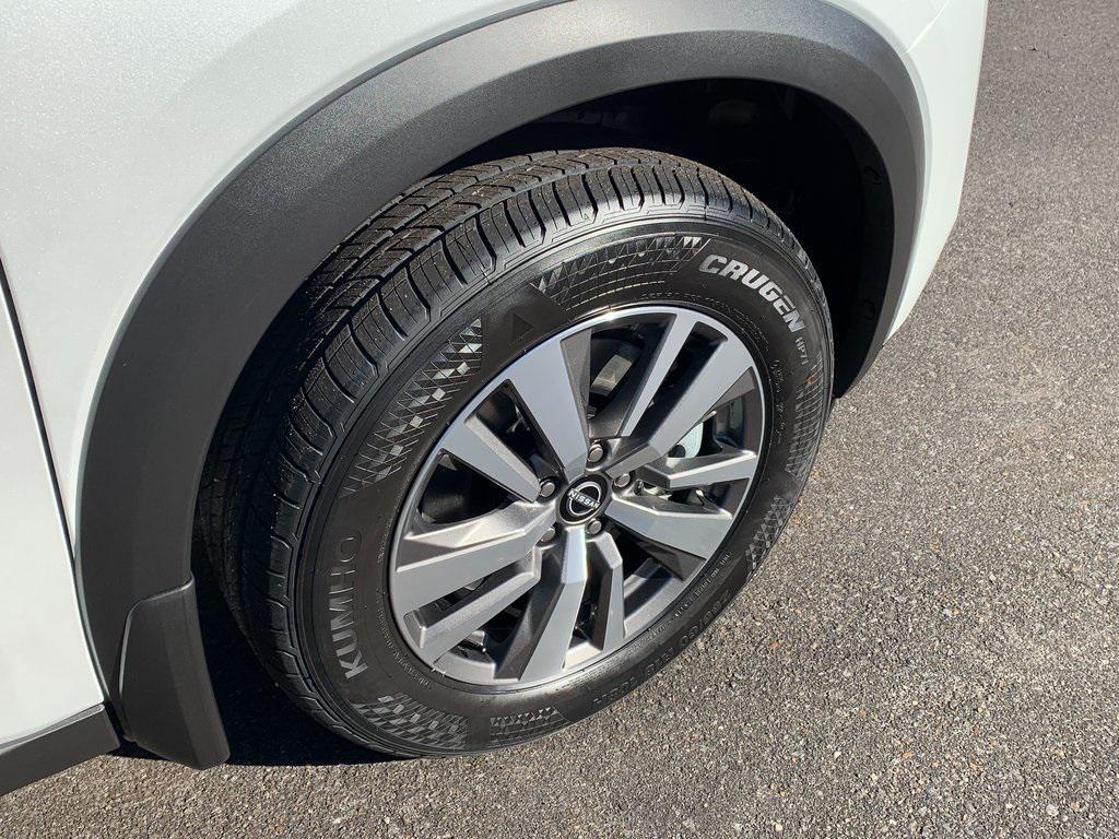 new 2025 Nissan Pathfinder car, priced at $39,085