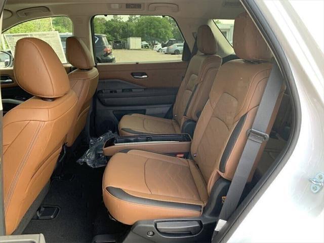 new 2025 Nissan Pathfinder car, priced at $50,914
