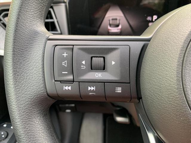 new 2025 Nissan Kicks car, priced at $27,107