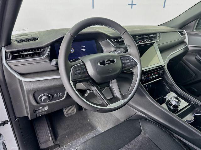 new 2025 Jeep Grand Cherokee car, priced at $40,775