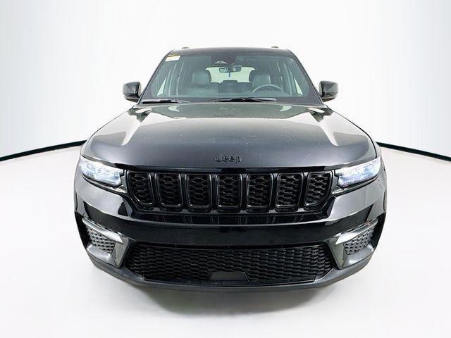 new 2025 Jeep Grand Cherokee car, priced at $40,000