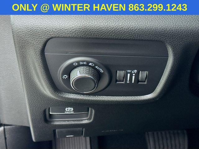 new 2025 Jeep Grand Cherokee car, priced at $33,500