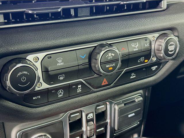 new 2025 Jeep Gladiator car, priced at $40,000