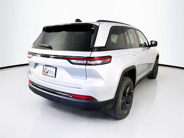 new 2025 Jeep Grand Cherokee car, priced at $39,000