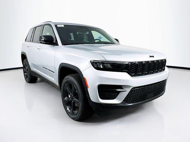 new 2025 Jeep Grand Cherokee car, priced at $39,000