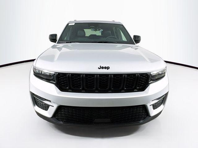 new 2025 Jeep Grand Cherokee car, priced at $39,000