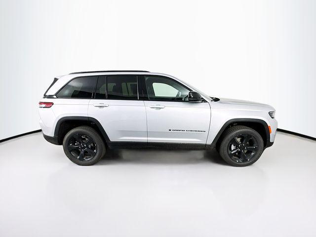 new 2025 Jeep Grand Cherokee car, priced at $39,000