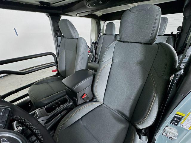 new 2025 Jeep Gladiator car, priced at $39,000