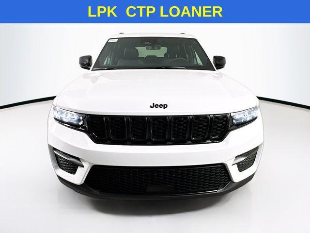 new 2025 Jeep Grand Cherokee car, priced at $39,000