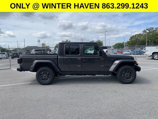 new 2024 Jeep Gladiator car, priced at $40,000