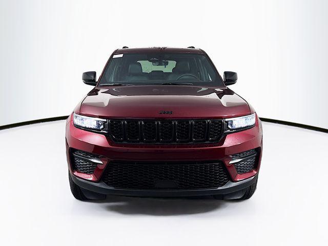 new 2025 Jeep Grand Cherokee car, priced at $42,750