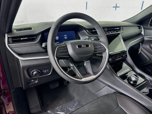 new 2025 Jeep Grand Cherokee car, priced at $42,750