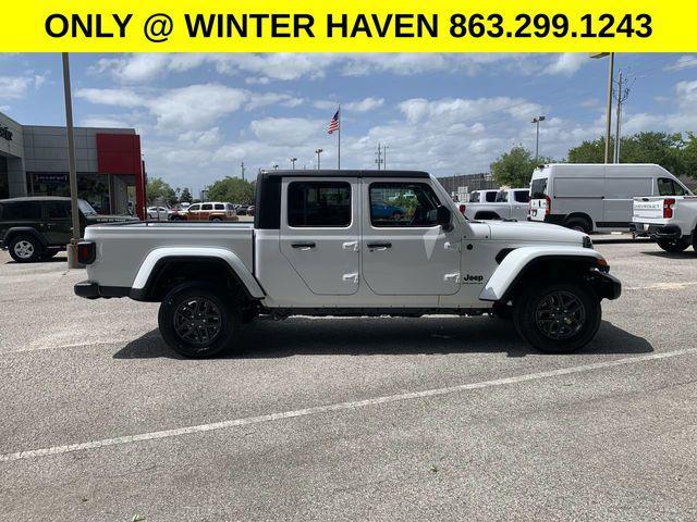 new 2024 Jeep Gladiator car, priced at $39,500