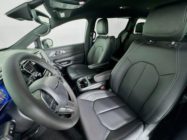 new 2025 Chrysler Pacifica car, priced at $40,000