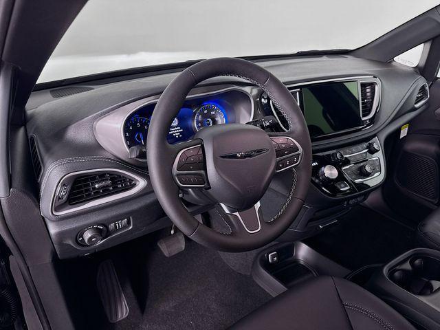 new 2025 Chrysler Pacifica car, priced at $40,000