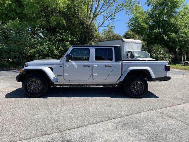 new 2024 Jeep Gladiator car, priced at $36,000