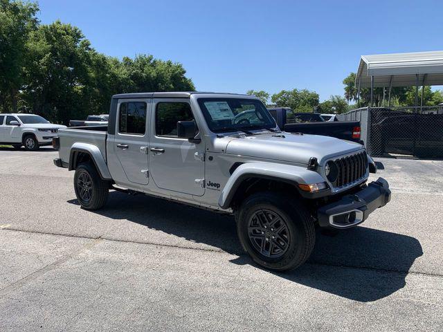 new 2024 Jeep Gladiator car, priced at $36,000