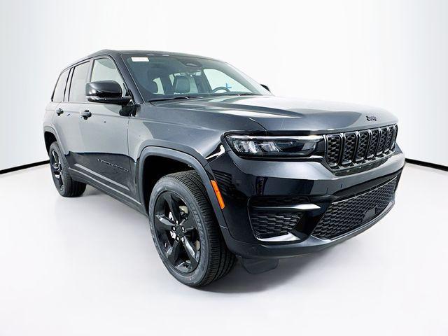 new 2025 Jeep Grand Cherokee car, priced at $42,000