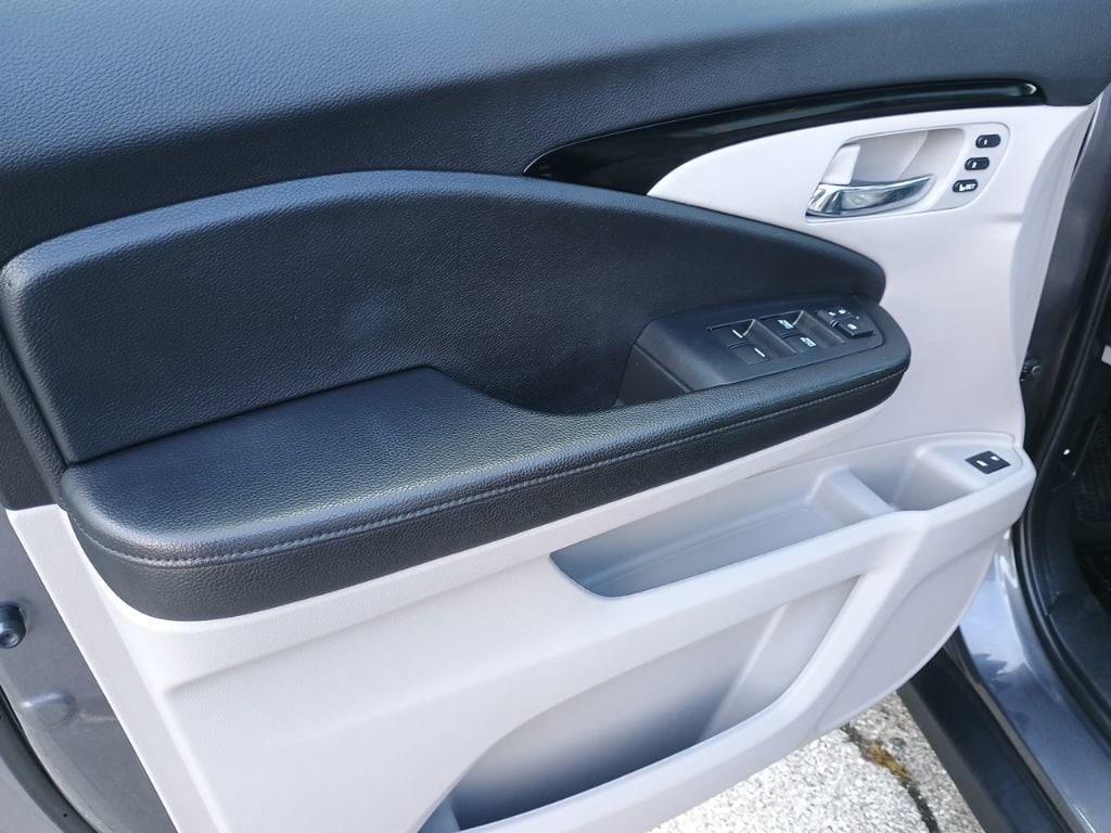 used 2020 Honda Pilot car, priced at $28,432