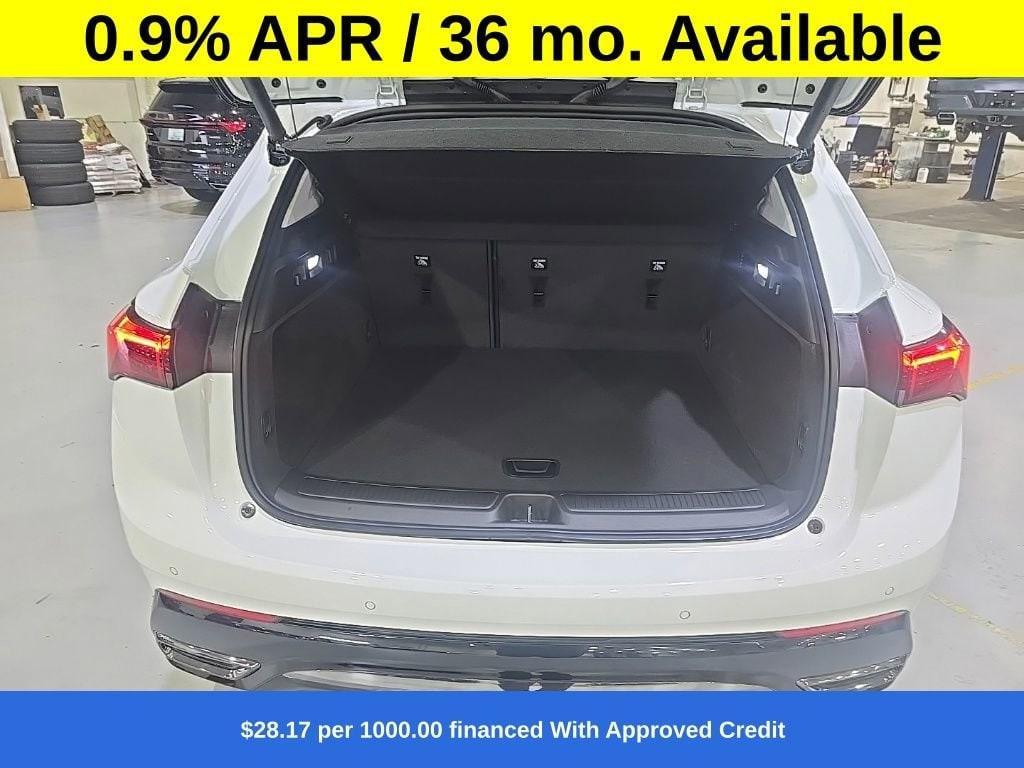 new 2025 Buick Envision car, priced at $39,862