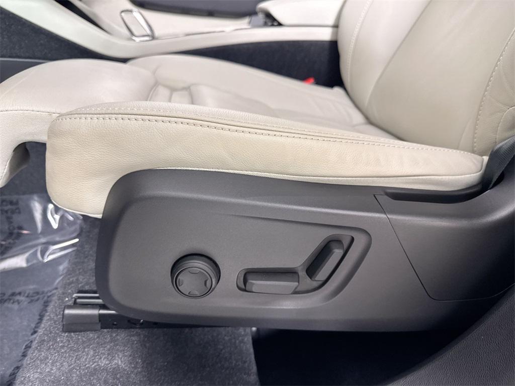 used 2024 Volvo XC40 car, priced at $32,874