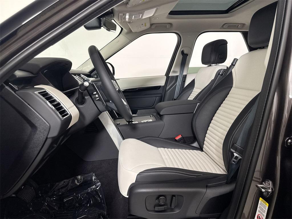 new 2025 Land Rover Discovery car, priced at $67,443