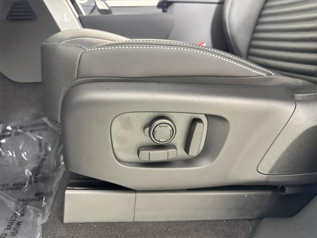 new 2025 Land Rover Discovery car, priced at $76,043