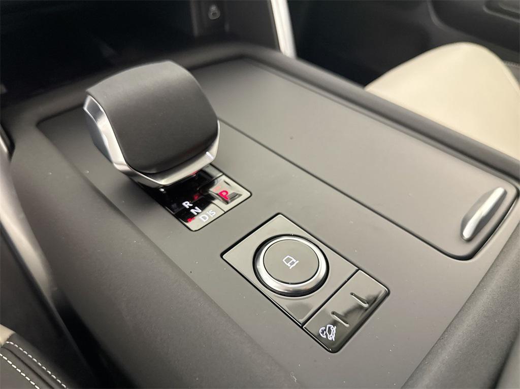 new 2025 Land Rover Discovery car, priced at $78,193