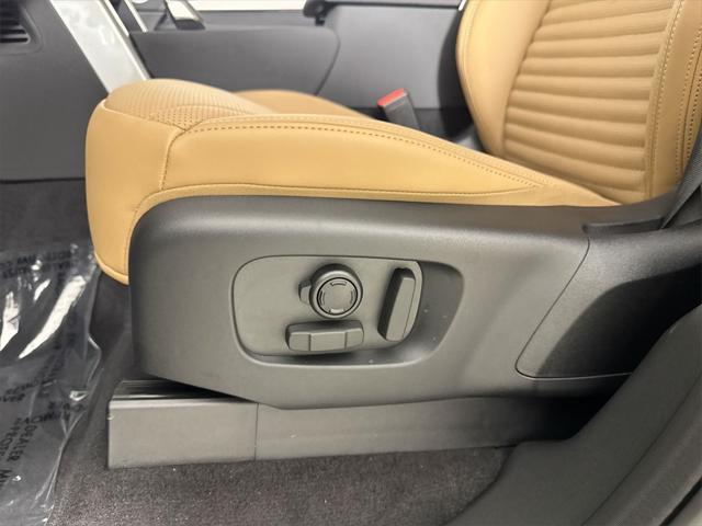 new 2025 Land Rover Discovery car, priced at $78,793