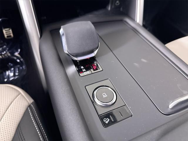 new 2025 Land Rover Discovery car, priced at $80,643