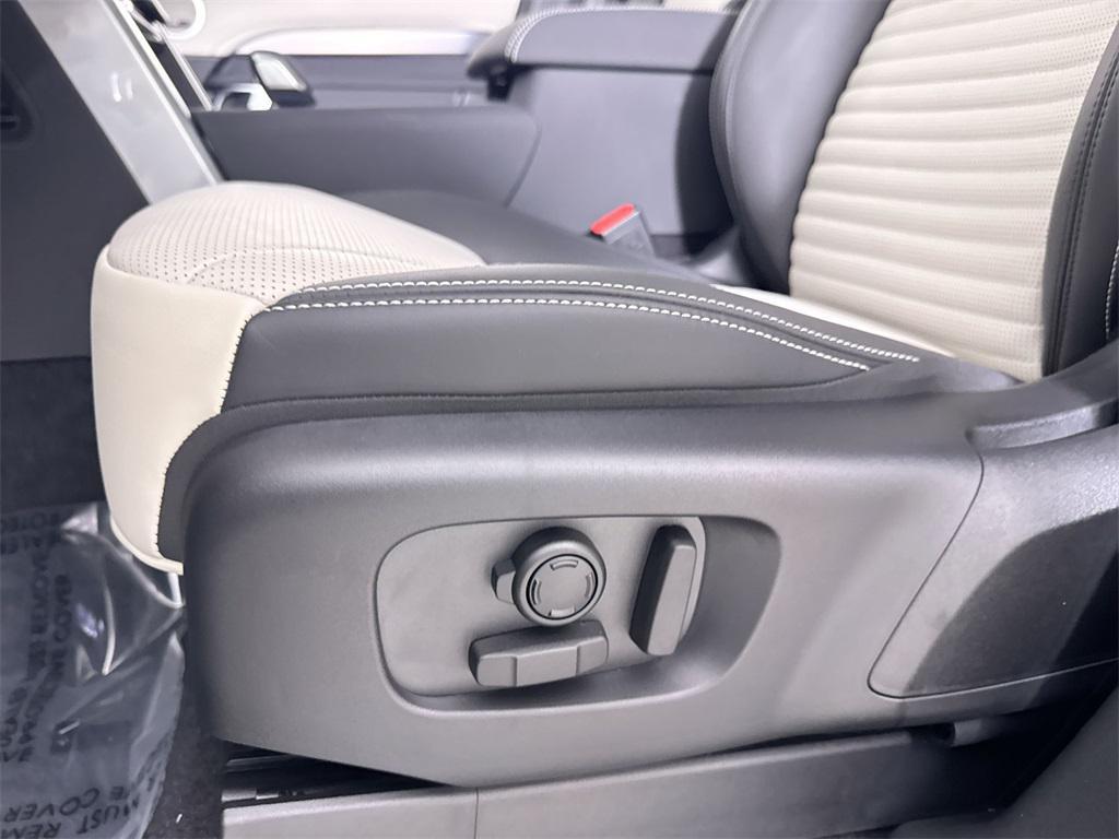 new 2026 Land Rover Discovery car, priced at $72,261